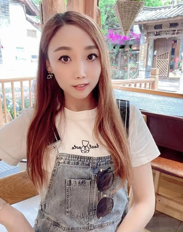 说话柔柔的妹子