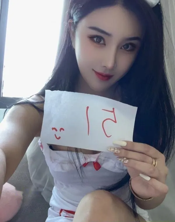 明星脸的美女月亮