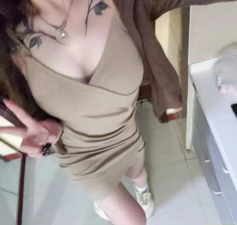 童颜巨乳课代表