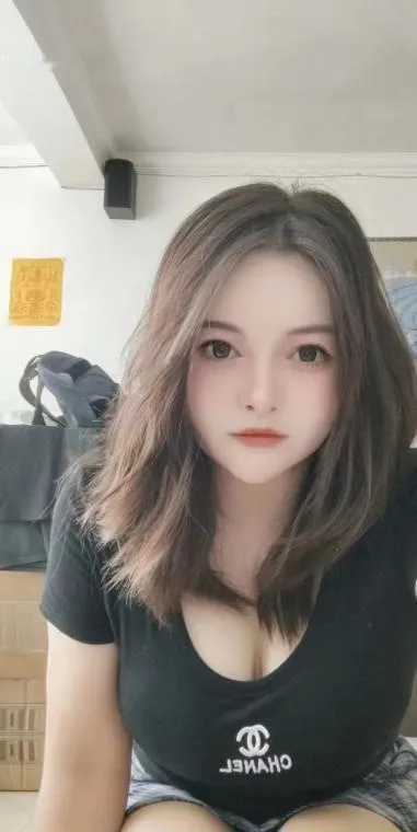 章贡大胸白虎妹