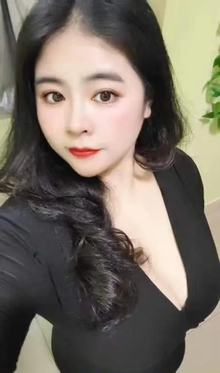南山丰臀巨乳露露