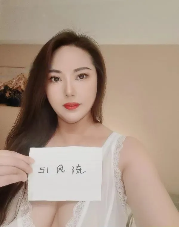 制服诱惑大肉臀