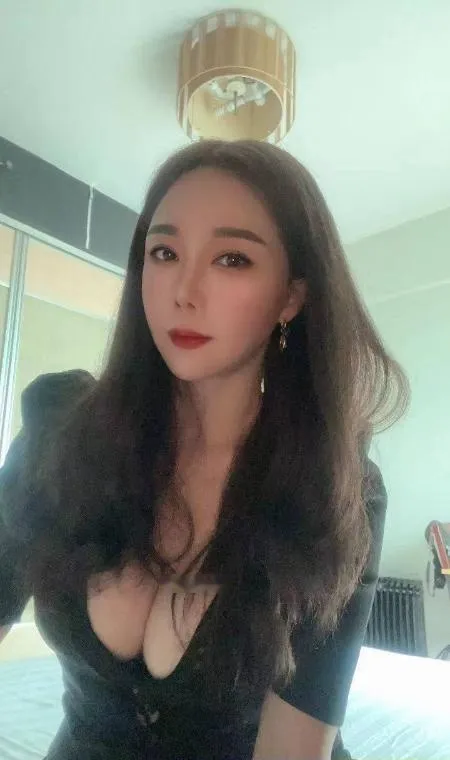 气质美乳轻熟女