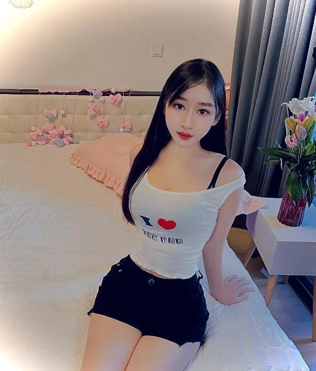 黄埔双儿娇小性感迷人