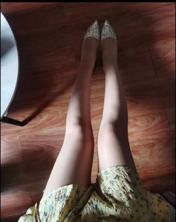西青性感美腿小妹