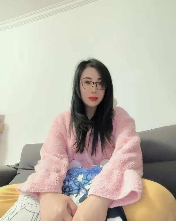宝通寺眼镜少妇米儿