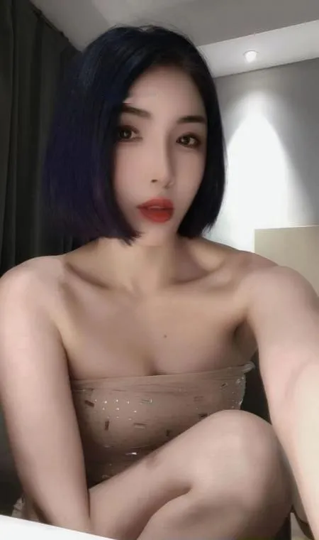 包河短发颜值小姐姐