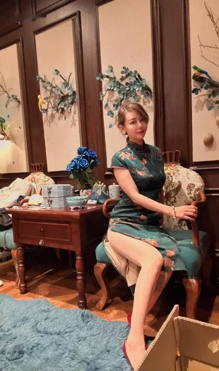 服务系丰韵长腿御姐