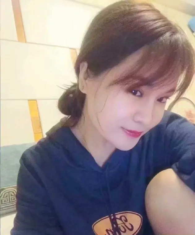 宏伟路喷水少妇