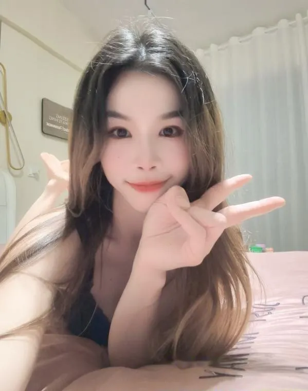 湿吻深喉卖力小姐姐