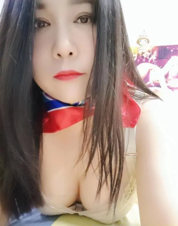 妩媚迷人的少妇
