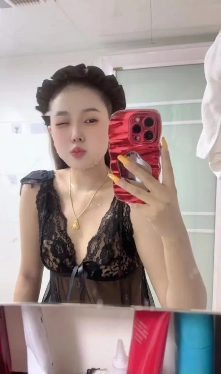 小美女娜娜