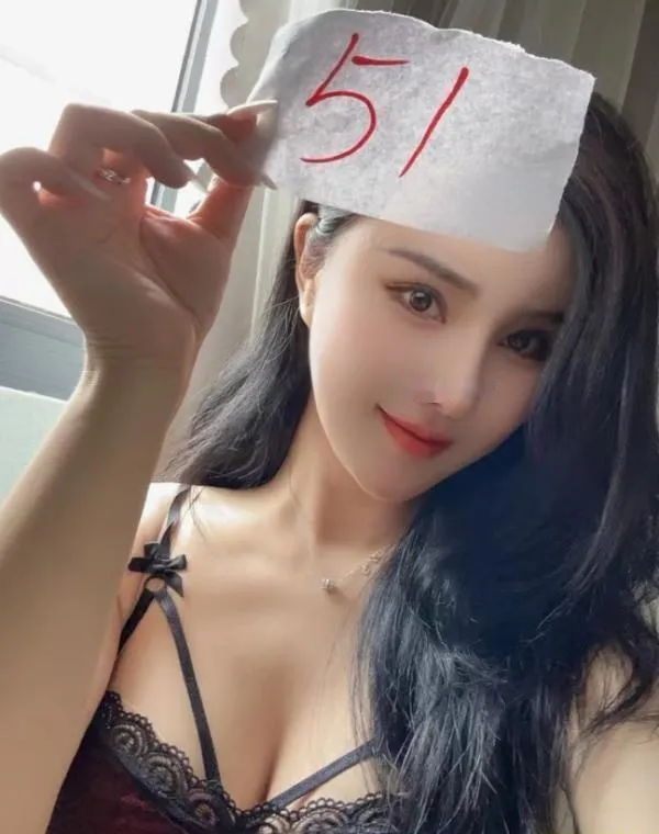 美艳模特月亮姐姐