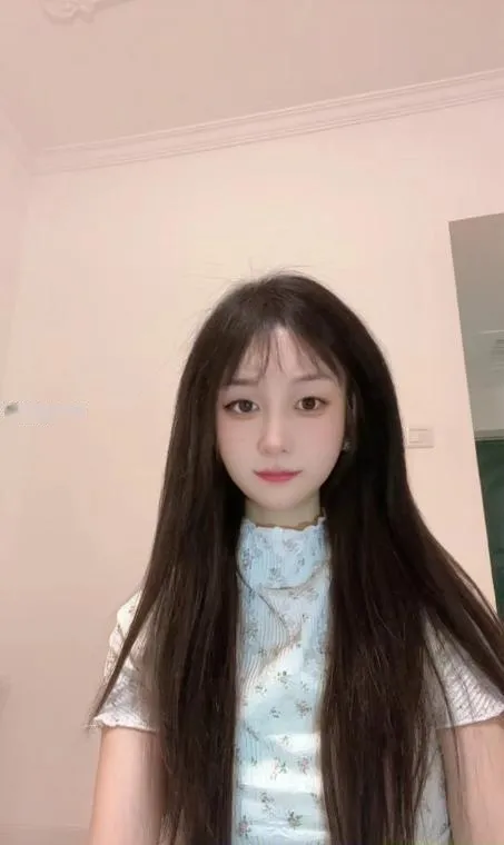 实惠零零后嫩妹子