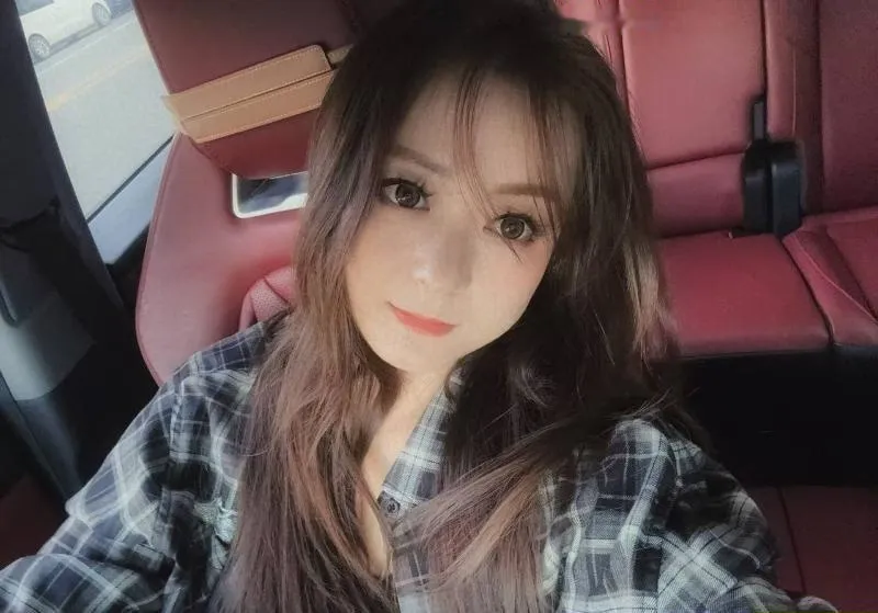骚气大胸姐蜡笔