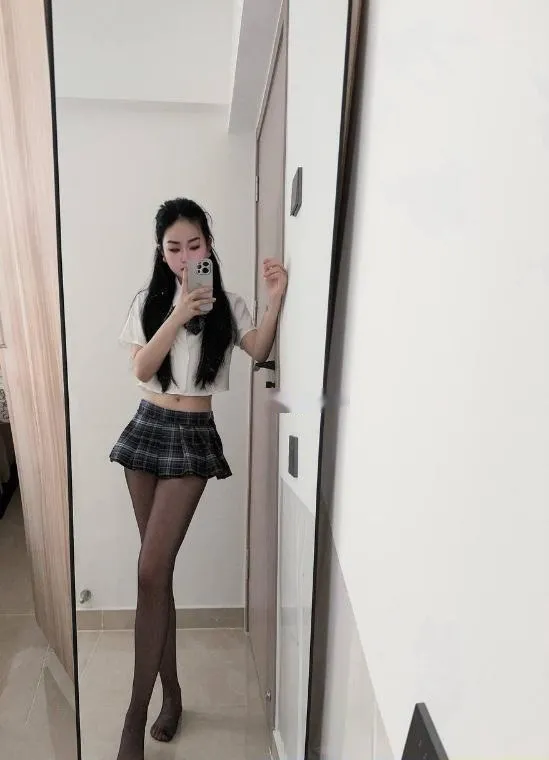 白嫩水润闷骚型幺妹