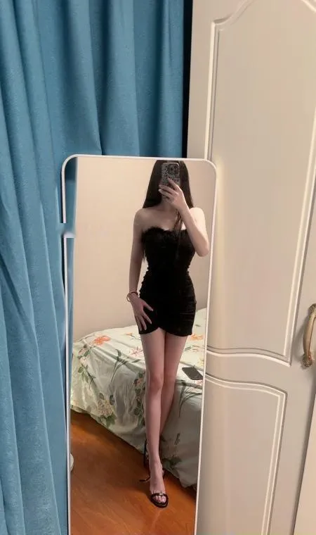 小九月尽显好身材