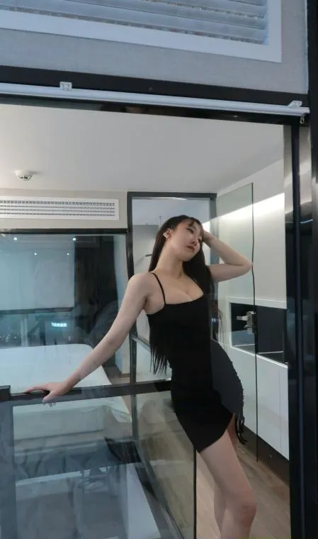 丰满长腿服务型雪儿