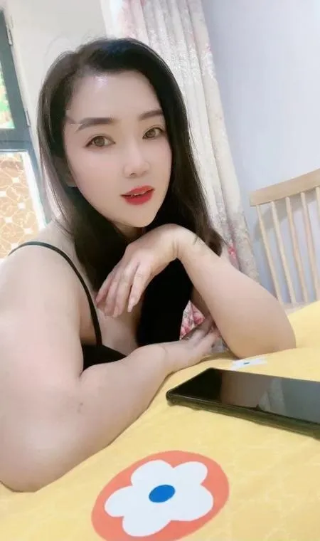 白嫩巨乳乐乐