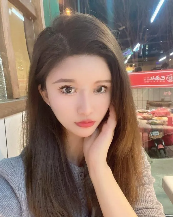 纯欲兼职大长腿嫩妹