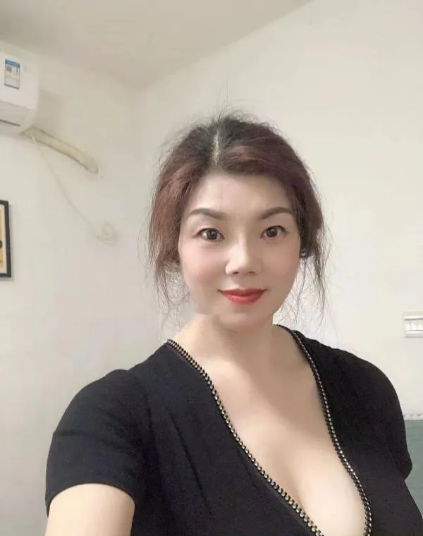 海珠抓龙筋少妇