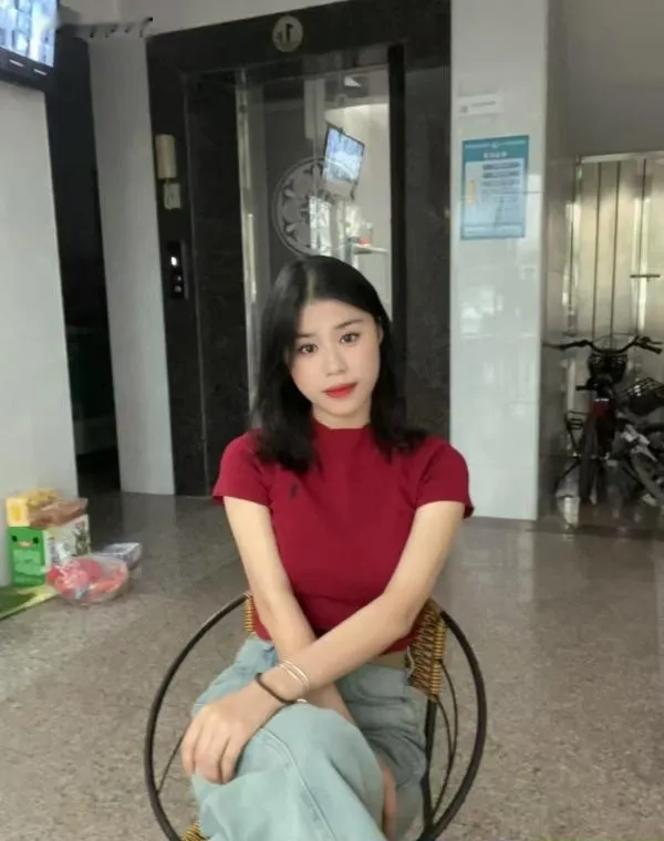 兼职大学生小月亮