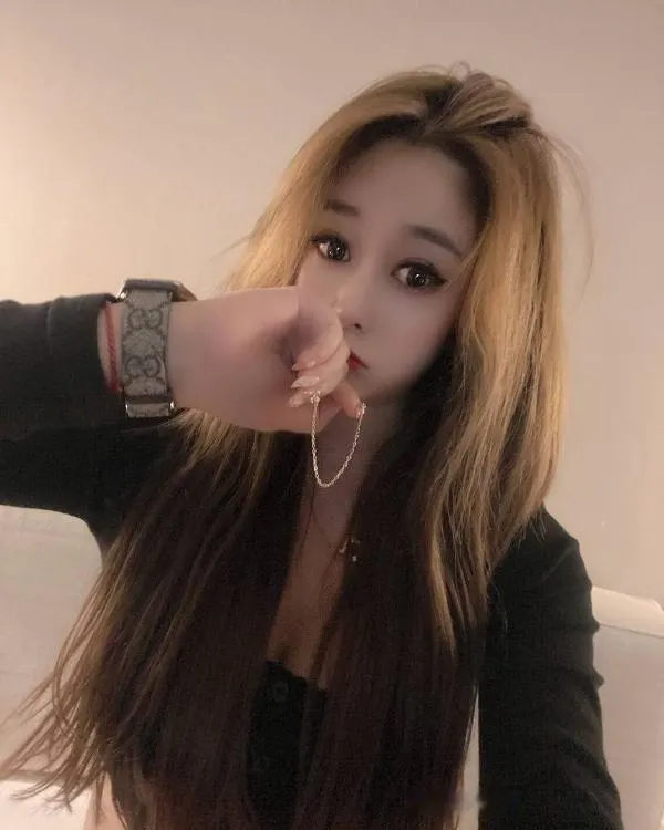 大奶翘臀性感艾米