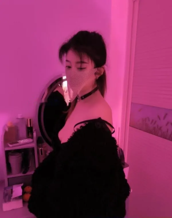 性感黑丝美腿御姐