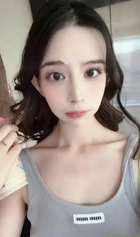 丰乳翘臂弯弯