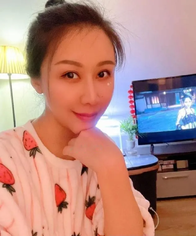 南门性感大长腿小星