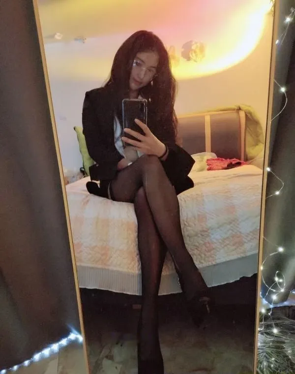 会角色扮演的长腿骚女