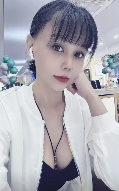 广州大胸少妇暖暖