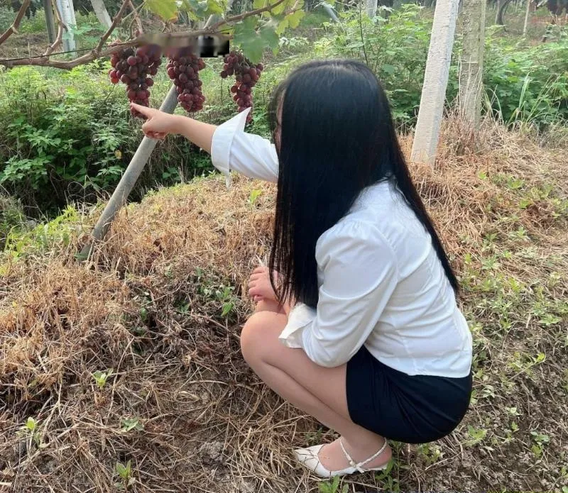 小巧玲珑骚逼少妇