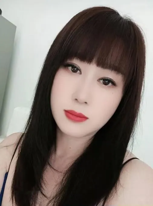 蜜桃臀骚货人妻